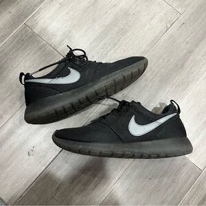 Nike‎ Roche Tennis Shoes